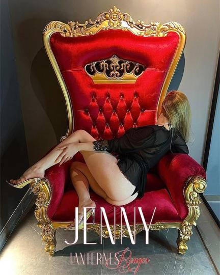 Jenny blonde avec un 36DD réconfortant xx - 1